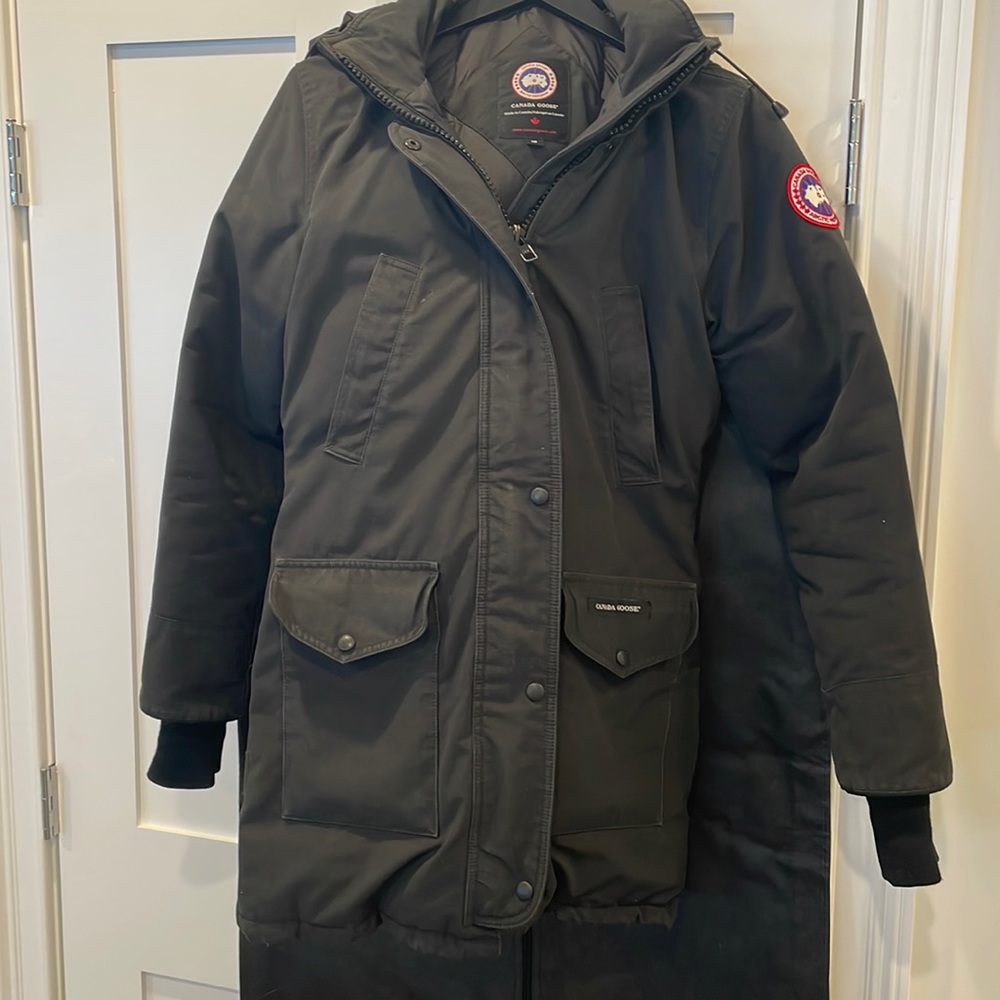 Used black Canada goose trillium parka